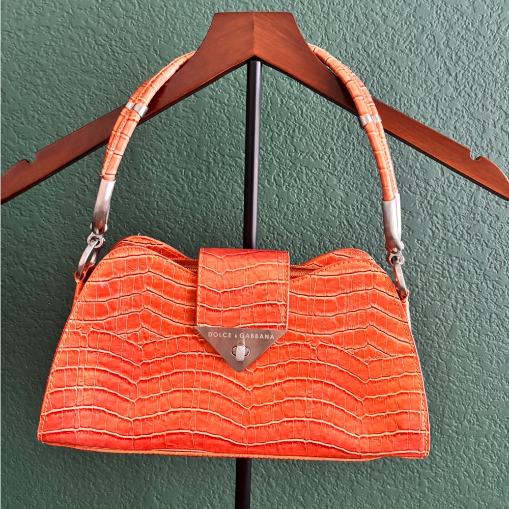 Orange Crocodile Embossed Bag
Sturdy hardware DOLCE & GABBANA